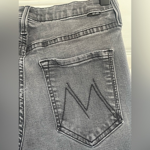 MOTHER Dazzler Mid Rise Ankle Jeans. - Picture 3 of 8